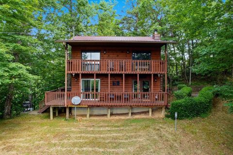 Front of the cabin from above, with both decks