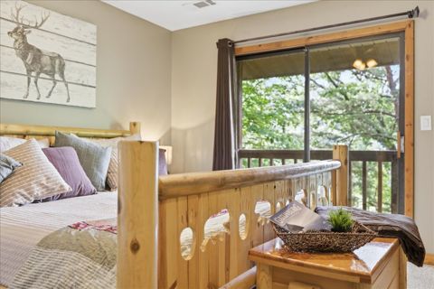 King suite, looking out to the balcony
