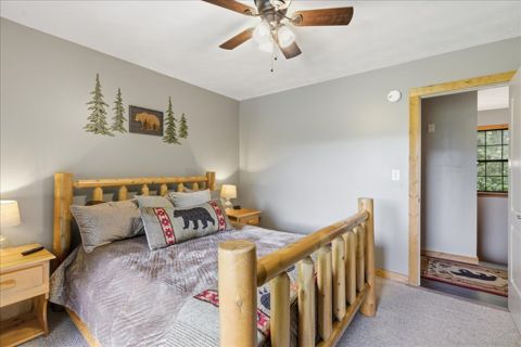 Queen room